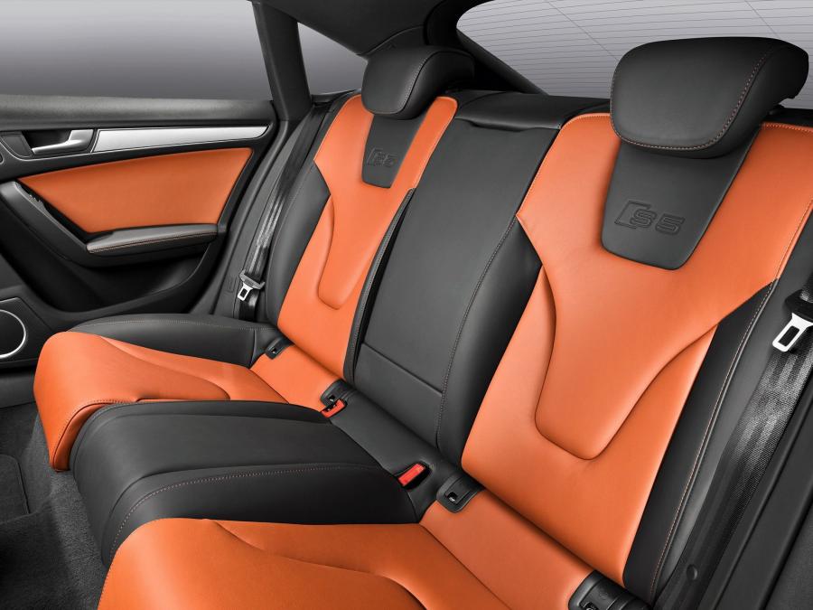 Интерьер Audi S5 Sportback 2010 года  (WW) (фото 23 из 23)